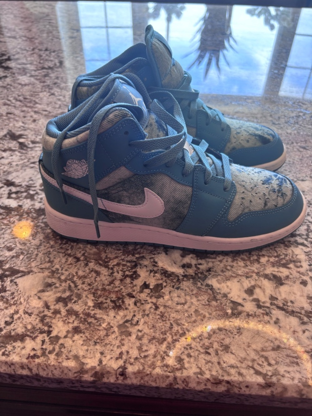 Air Jordan 1 Mid (GS)Kids' Blue and White High-Top Sneakers